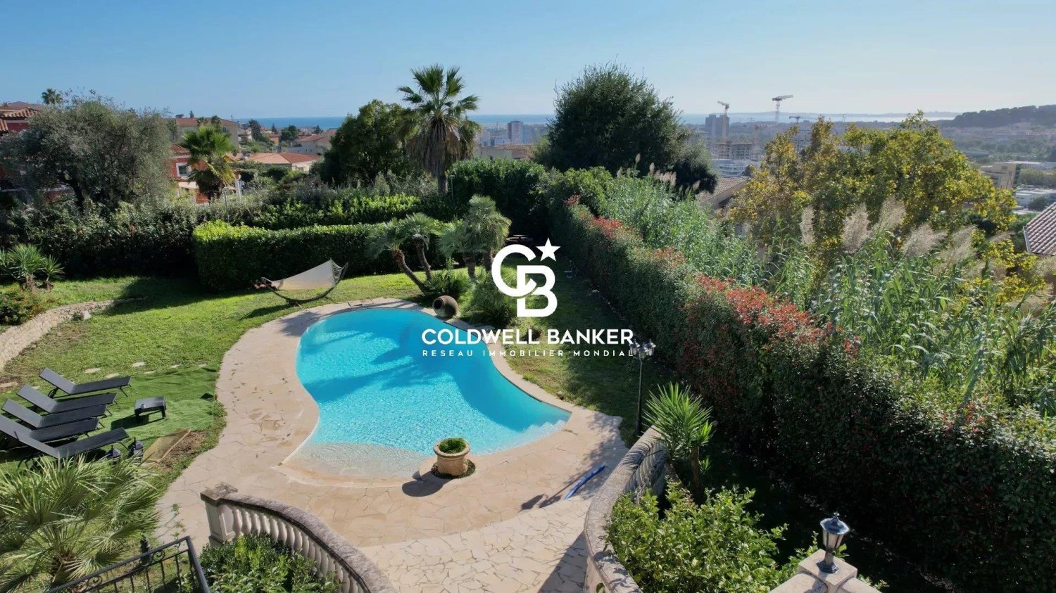 4 bedrooms House in Nice, France No. 298427