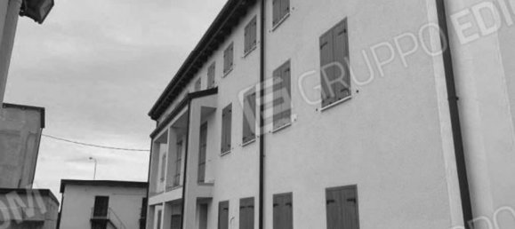 4 rooms Apartment in Terre del Reno, Italy No. 25072 3