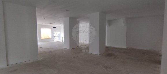 205m² Commercial property in Sintra, Portugal No. 97473 9