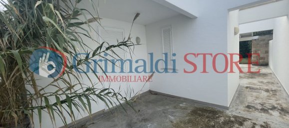 2 bedrooms Villa in Campi Salentina, Italy No. 329358 8