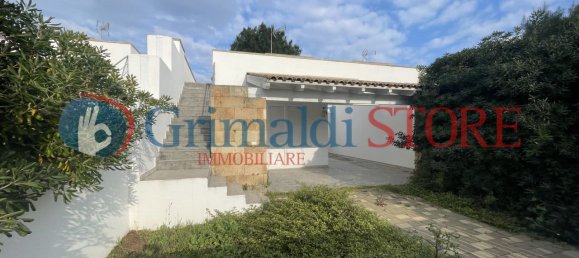 2 bedrooms Villa in Campi Salentina, Italy No. 329358 3
