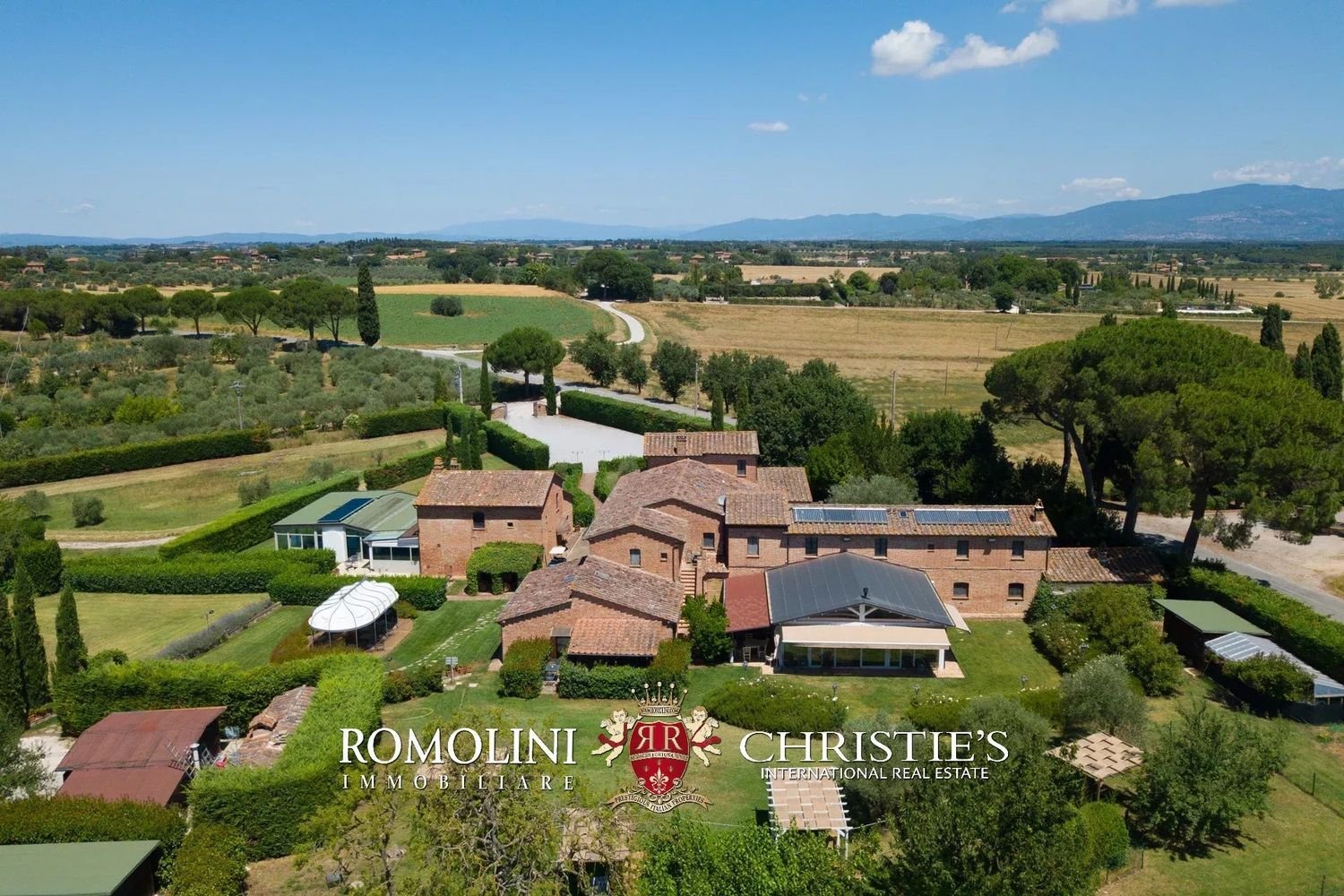40 rooms House in Castiglione del Lago, Italy No. 108415