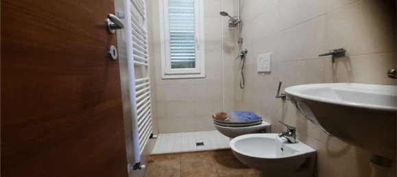 Квартира с 2 комнатами в Римини, Италия № 115379 6