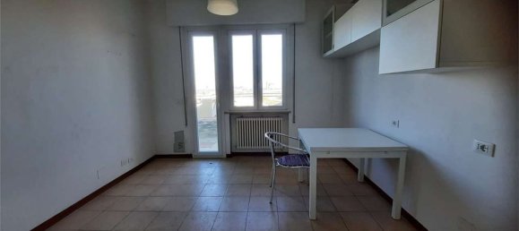 Квартира с 2 комнатами в Римини, Италия № 115379 3