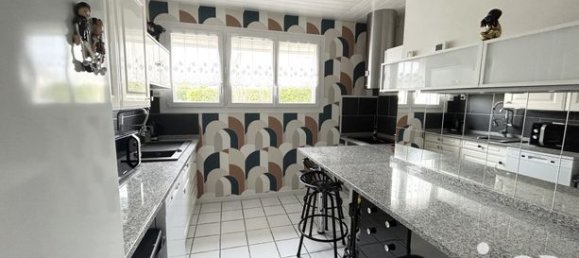 Дом с 3 комнатами в Байе-ан-Франс, Франция № 354080 4