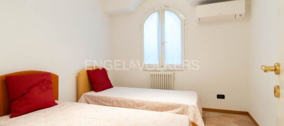 8 rooms House in Sanremo, Italy No. 139042 14