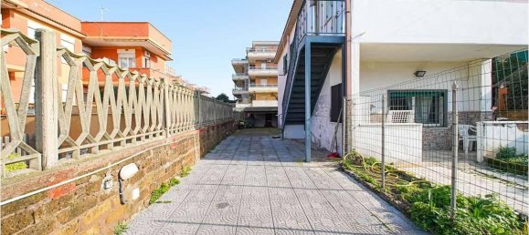 Villa de 8 habitaciónes en Pomezia, Italy No. 25736 5