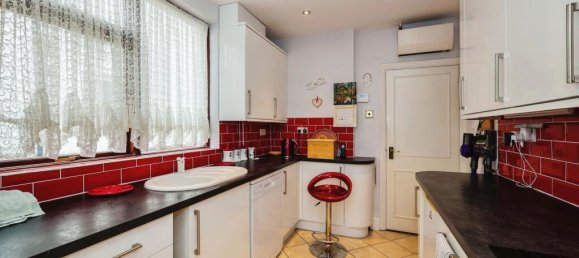 4 bedrooms House in Portsmouth, United Kingdom No. 10651 5