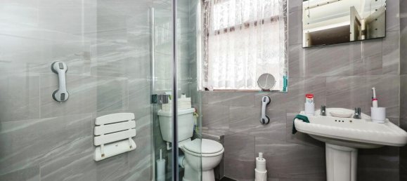 4 bedrooms House in Portsmouth, United Kingdom No. 10651 13