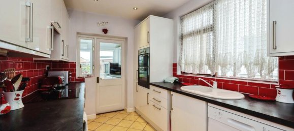 4 bedrooms House in Portsmouth, United Kingdom No. 10651 7