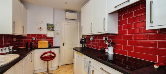 4 bedrooms House in Portsmouth, United Kingdom No. 10651 8