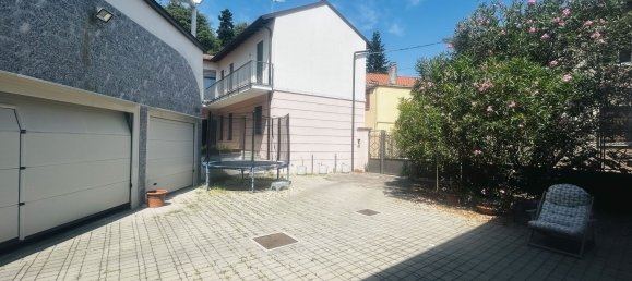 Gebäude in Biassono, Italy 706m², Nr. 338391 7