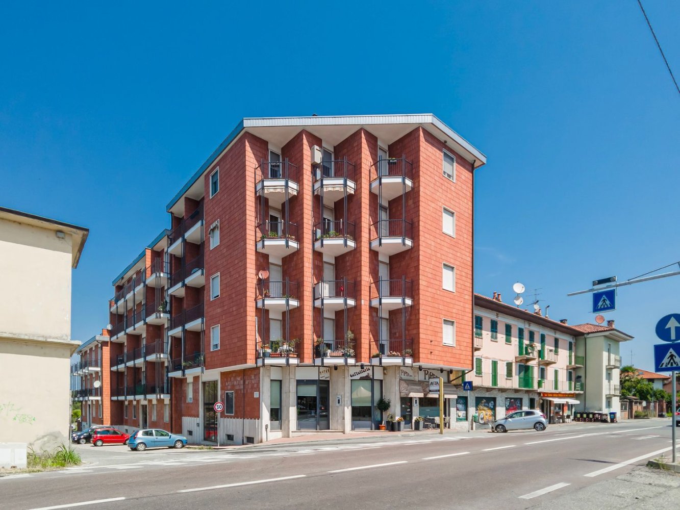 3 bedrooms Apartment in Gassino Torinese, Italy No. 363564