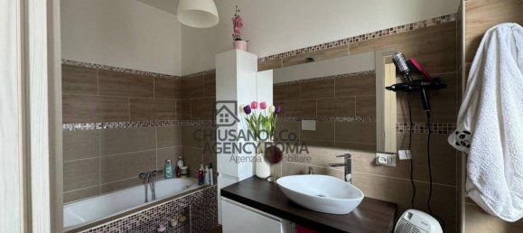 3 bedrooms Apartment in Rome, Italy No. 106965 9