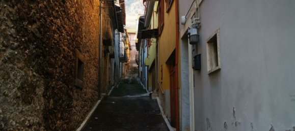 4 bedrooms House in Luco dei Marsi, Italy No. 377540 6