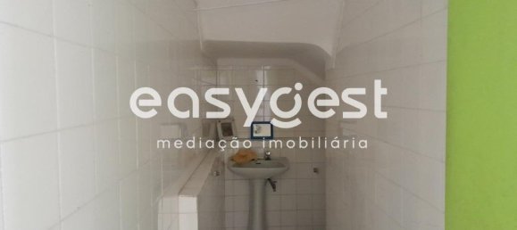 137m² Commercial property in Beja, Portugal No. 33169 3