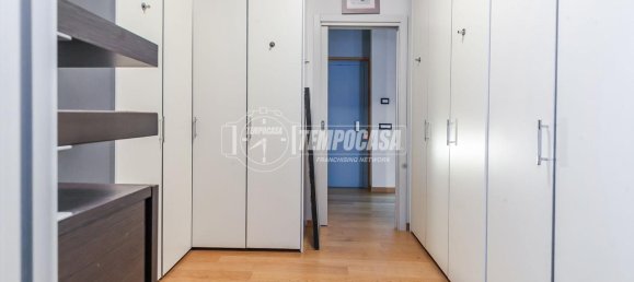 4-salle Appartement à Milan, Italy No. 247796 11