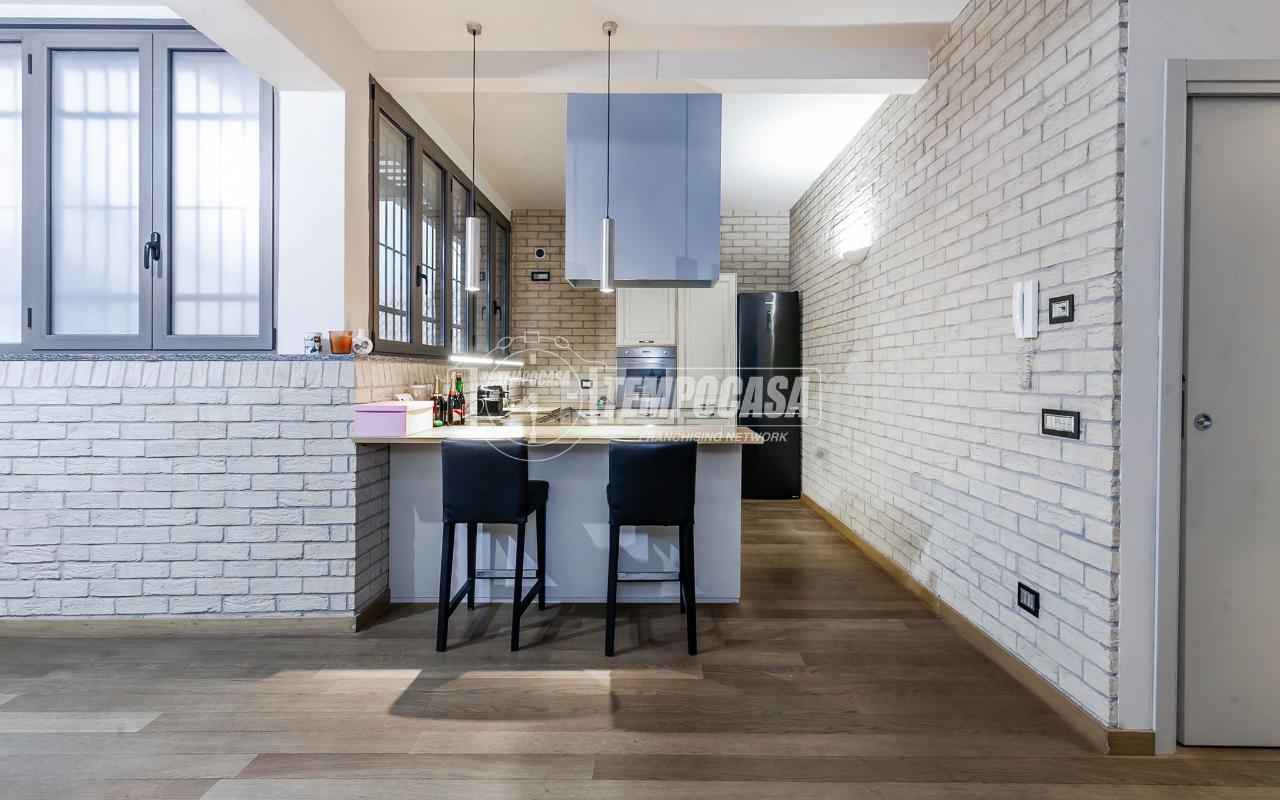 4-salle Appartement à Milan, Italy No. 247796