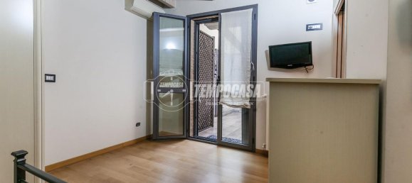 4-salle Appartement à Milan, Italy No. 247796 17
