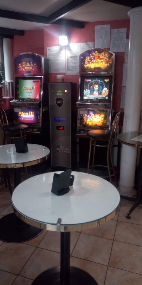 Коммерческая недвижимость с 2 комнатами в Милан, Италия № 250631