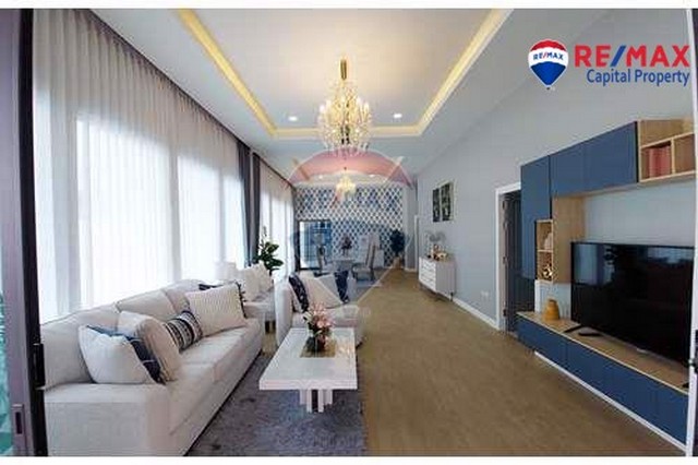 Café/restaurante de 4 dormitorios en Pattaya, Thailand No. 12263