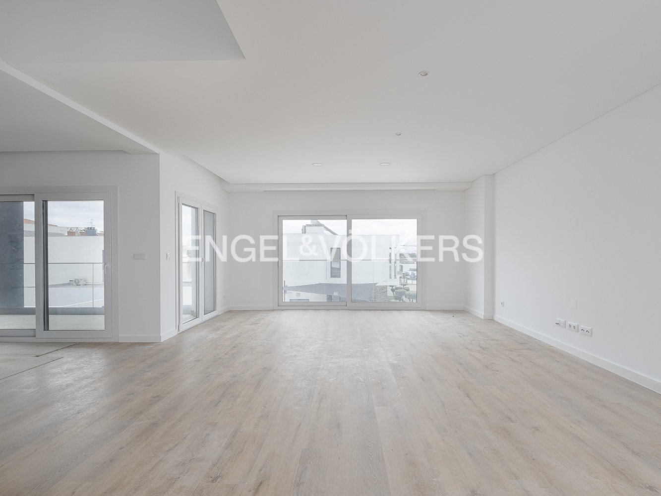 4 غرف نوم منزل في Corroios, Portugal رقم 13981