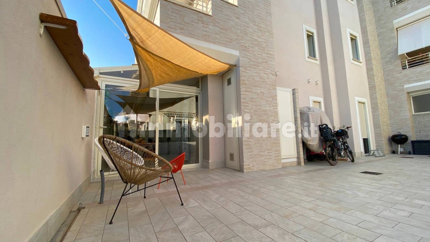 Квартира с 2 спальнями в Ладисполи, Италия № 12640