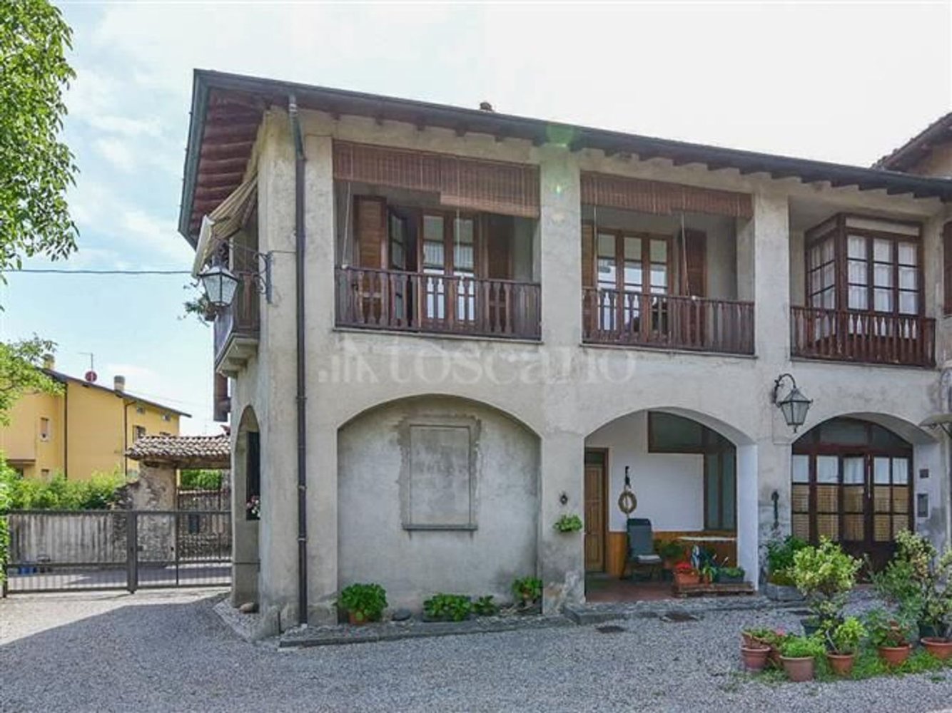Apartamento de 6 habitaciónes en Erba, Italy No. 280069