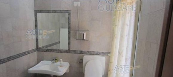 4 rooms Apartment in Rome, Italy No. 202032 10
