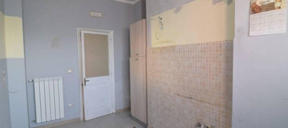 4-salle Appartement à Foggia, Italy No. 113497 12