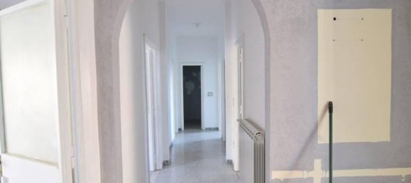 4-salle Appartement à Foggia, Italy No. 113497 3