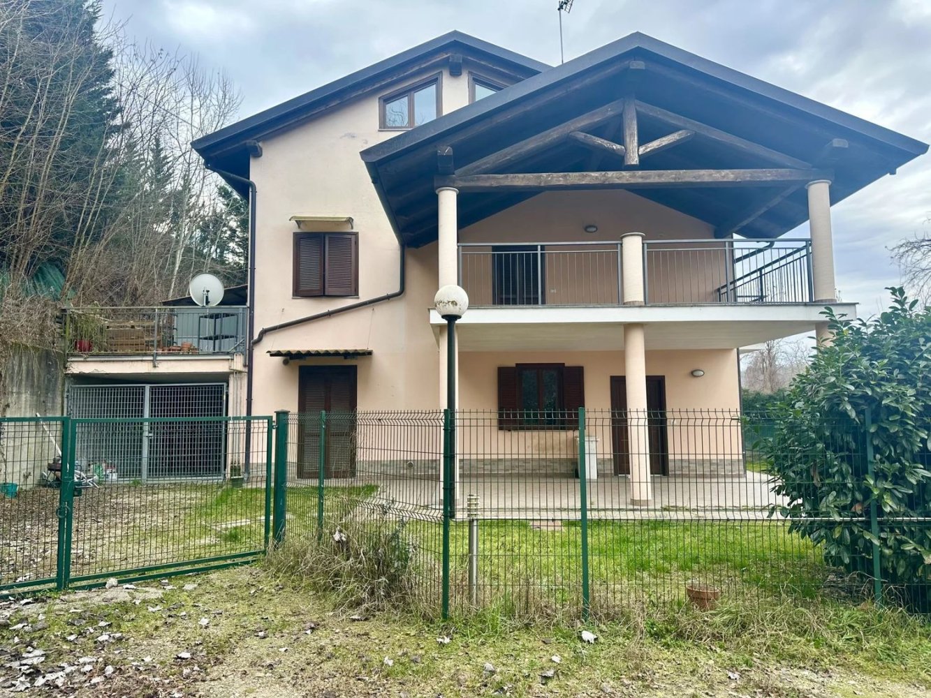 Edificio en Baldissero d'Alba, Italy 337 m² No. 159250