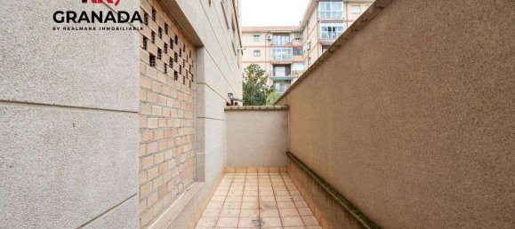 107m² Commercial property in Granada, Spain No. 105570 2