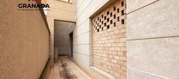 107m² Commercial property in Granada, Spain No. 105570 10