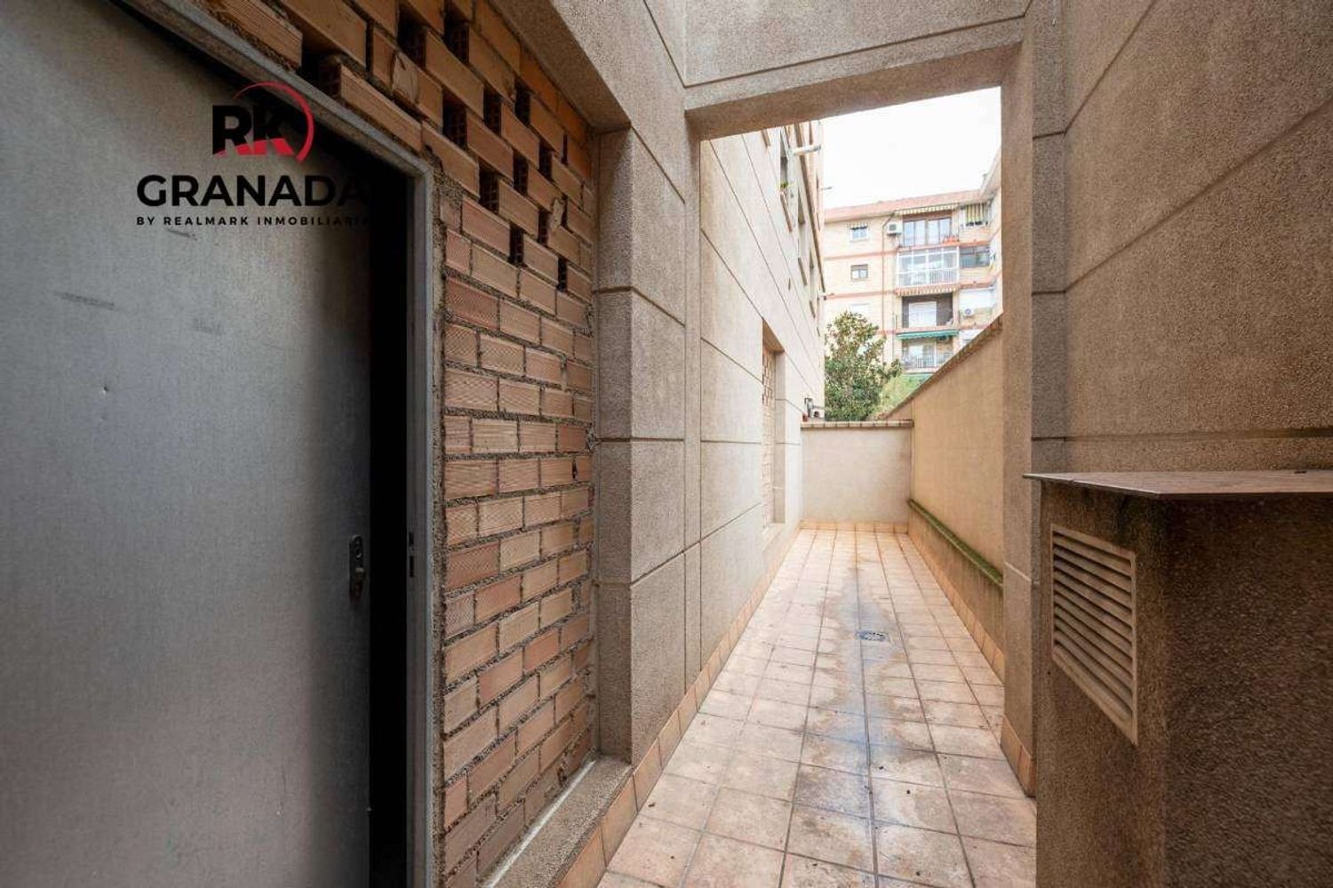 107m² Commercial property in Granada, Spain No. 105570