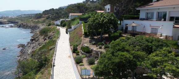 1053m² Commercial property in Llanca, Spain No. 178910 3