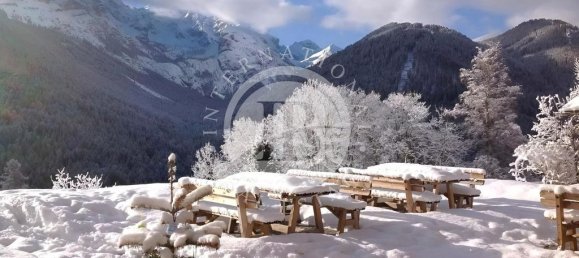 9 bedrooms House in Pinzolo, Italy No. 302712 2