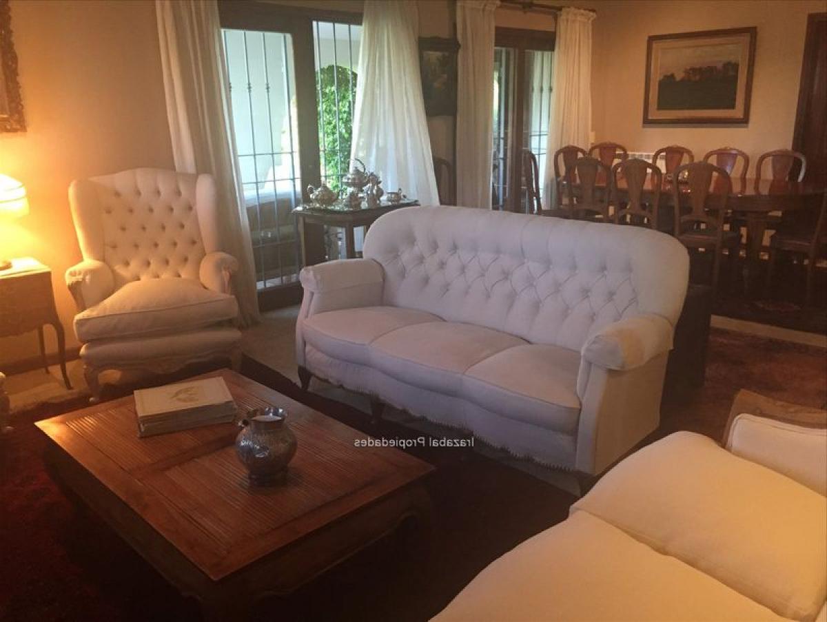 3 bedrooms House in Montevideo, Uruguay No. 9921