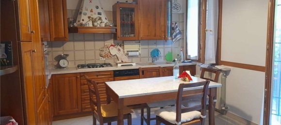4 rooms House in Modena, Italy No. 271399 10
