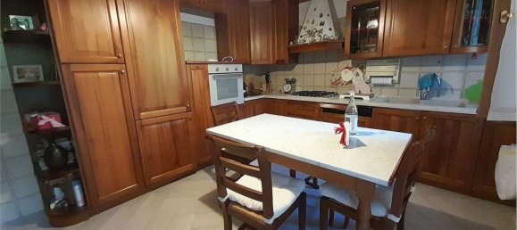 4 rooms House in Modena, Italy No. 271399 9