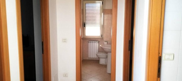 4 rooms Apartment in San Salvo, Italy No. 23825 2