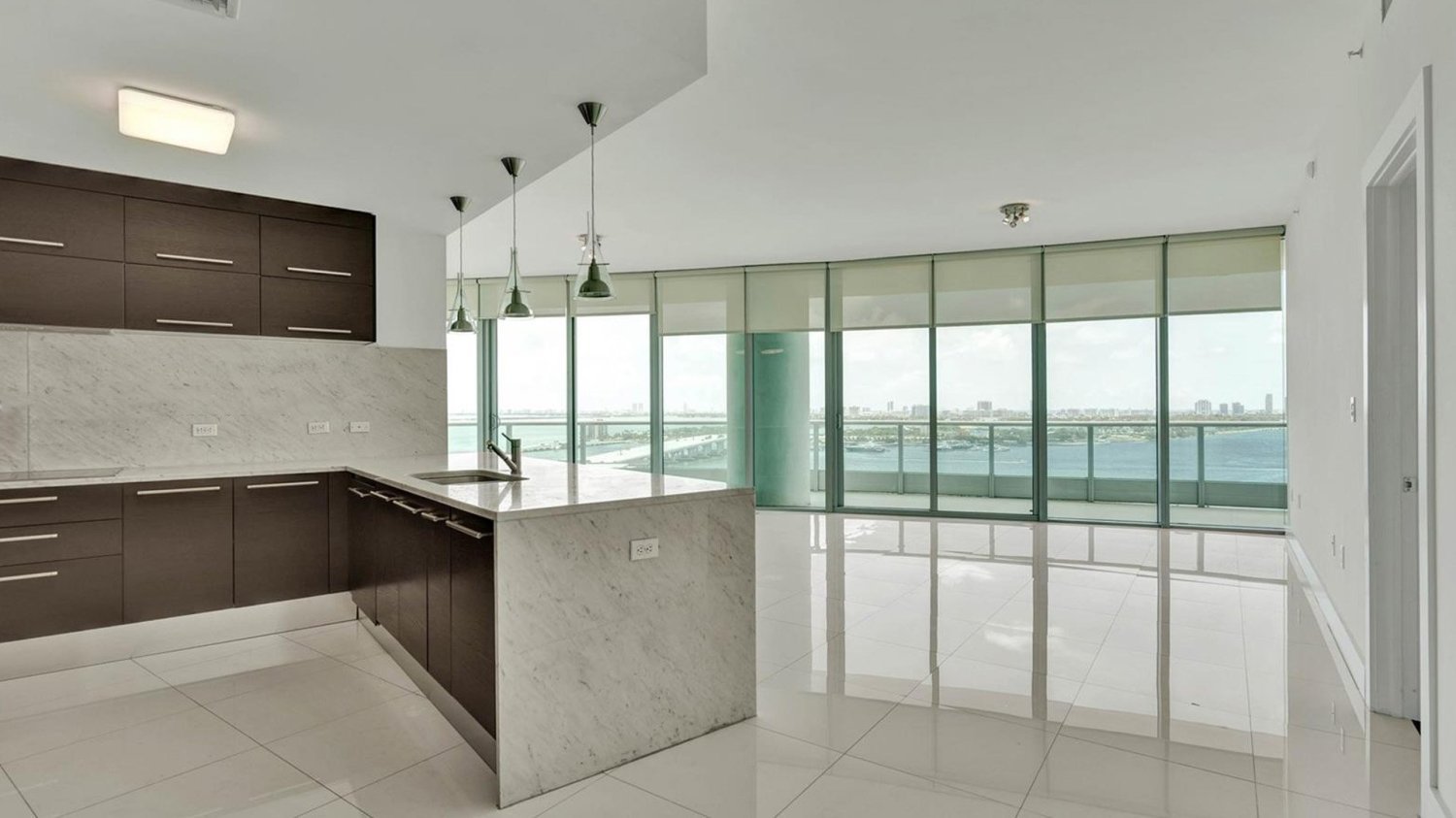 3 dormitorios apartamento en venta en Miami, Miami-Dade, Florida, USA № 616085