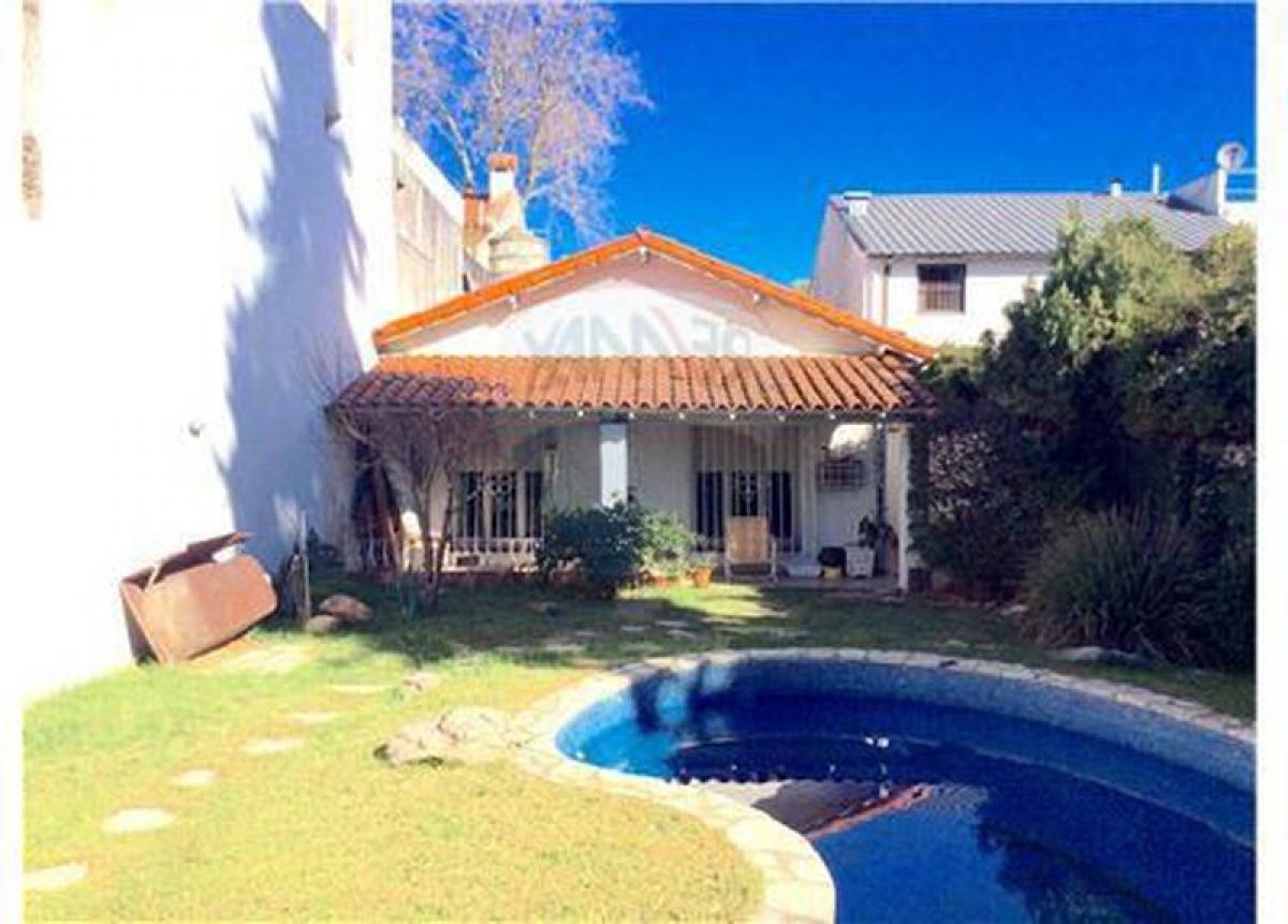 Casa de 2 dormitorios en Vicente López, Argentina No. 59055