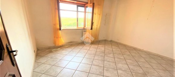 4-salle Appartement à Guidonia Montecelio, Italy No. 6530 10