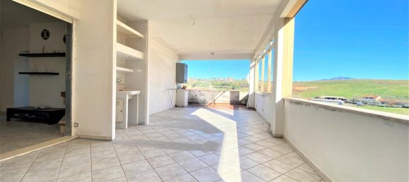 4-salle Appartement à Guidonia Montecelio, Italy No. 6530 2