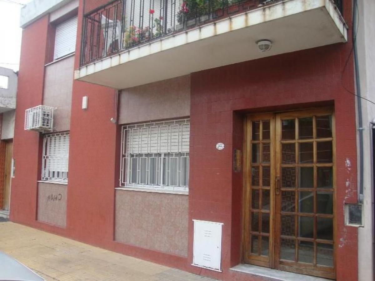 2 bedrooms House in Lanus, Argentina No. 9519