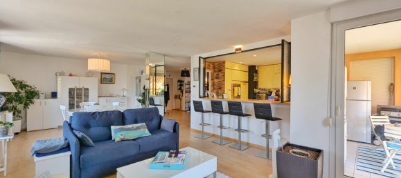 2 bedrooms Penthouse in Annecy, France No. 362284 2