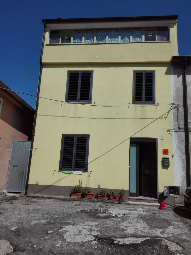 4 rooms House in Giave, Italy No. 257205