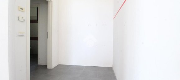 97m² Office in Modena, Italy No. 72833 32