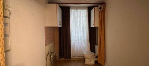 Studio in Paris, France No. 145997 3